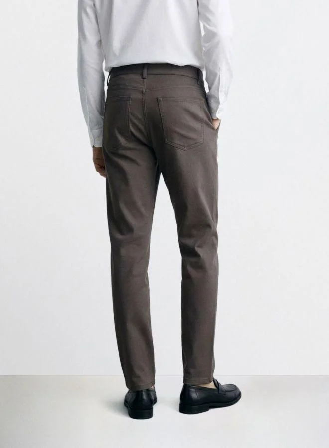 The Indian Garage Co Men Regular Fit Solid Scoop Pocket Mid-Rise Chinos